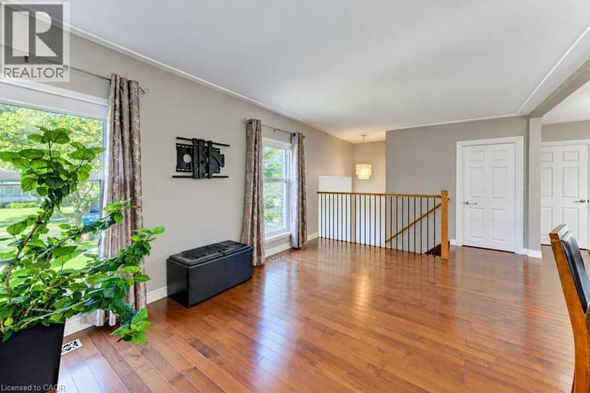 34 WAYNE Drive — photo 7 of 40