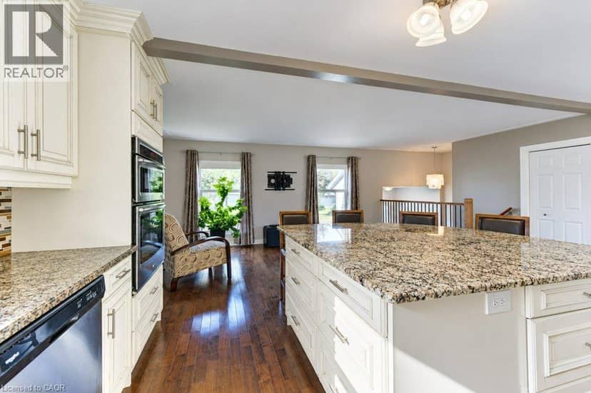 34 WAYNE Drive — photo 15 of 40