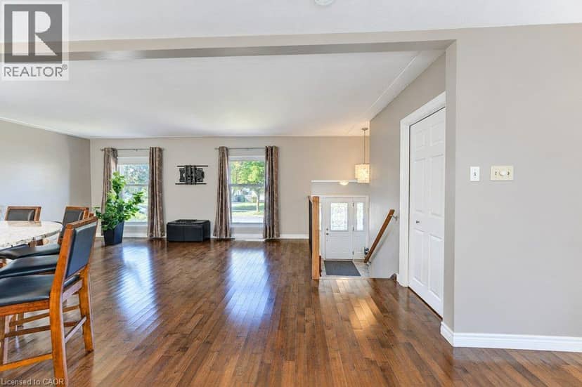 34 WAYNE Drive — photo 10 of 40