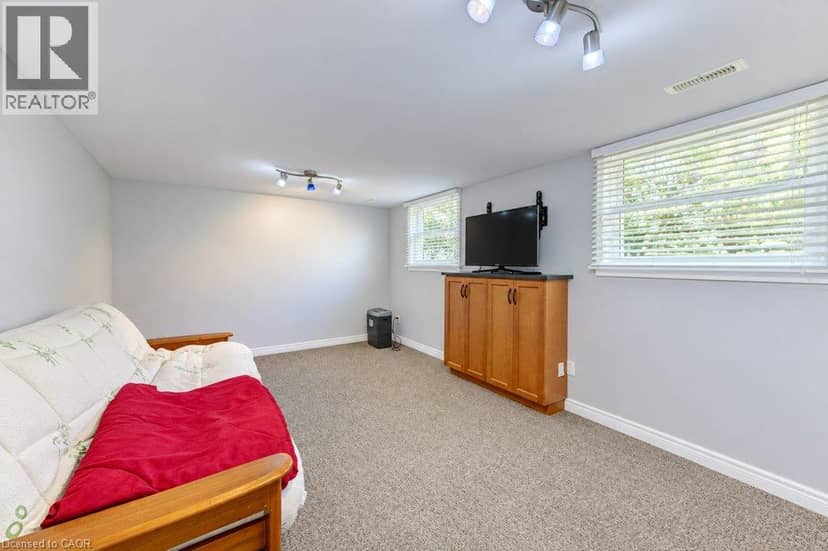 34 WAYNE Drive — photo 22 of 40