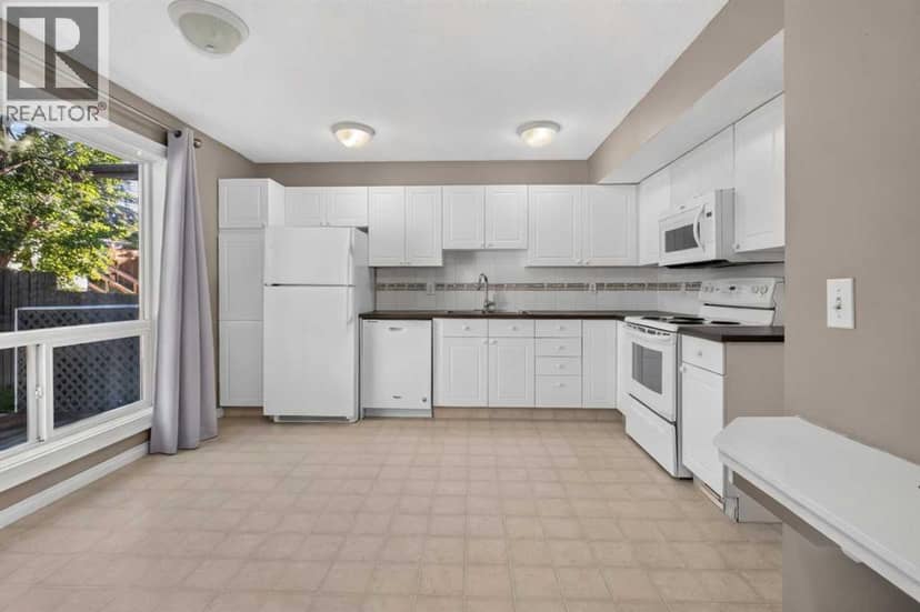 2724 16 Avenue SE — photo 9 of 37