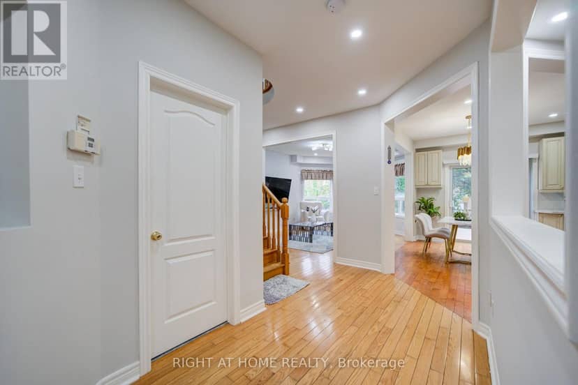 81 Old Colony Road, Richmond Hill, photo 5