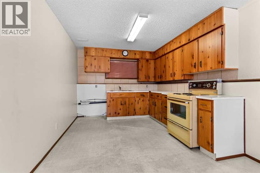 610 8 Street N — photo 22 of 40