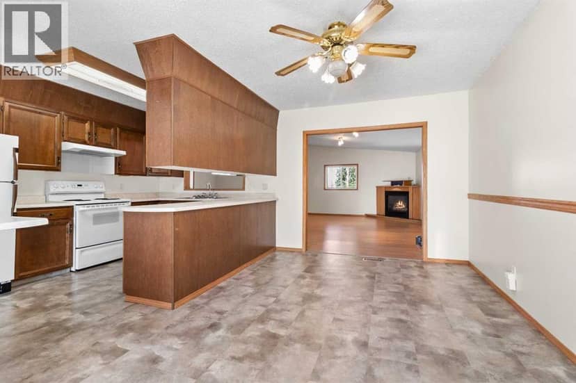 610 8 Street N — photo 16 of 40
