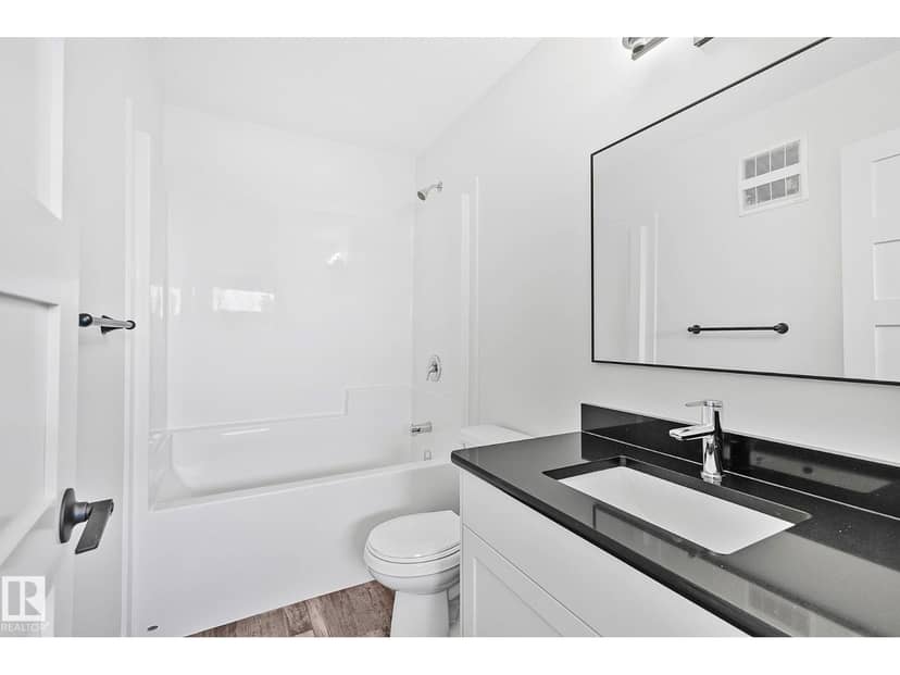 4803 53 AV — photo 35 of 40