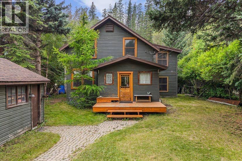 A and B, 132 Rundle Crescent, Canmore, photo 2