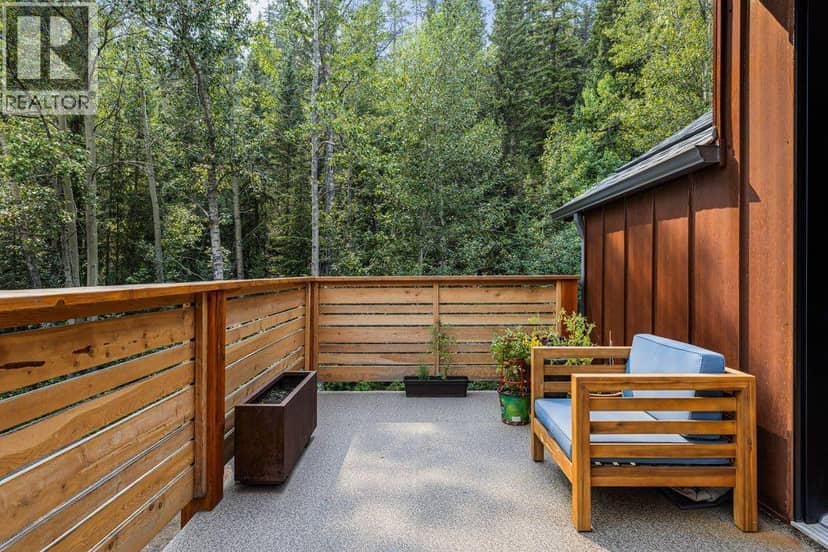 A and B, 132 Rundle Crescent — photo 37 of 40
