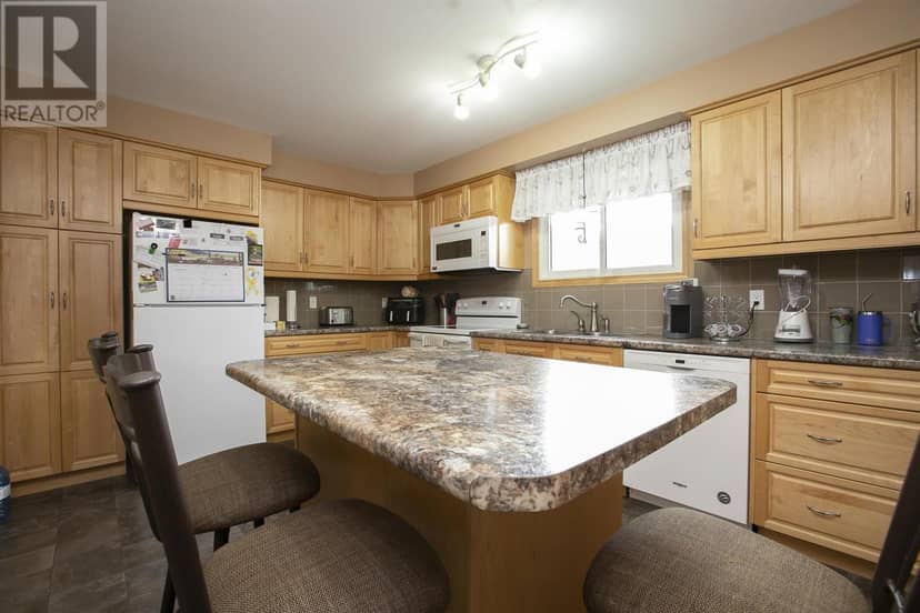 52 Danby RD — photo 20 of 40