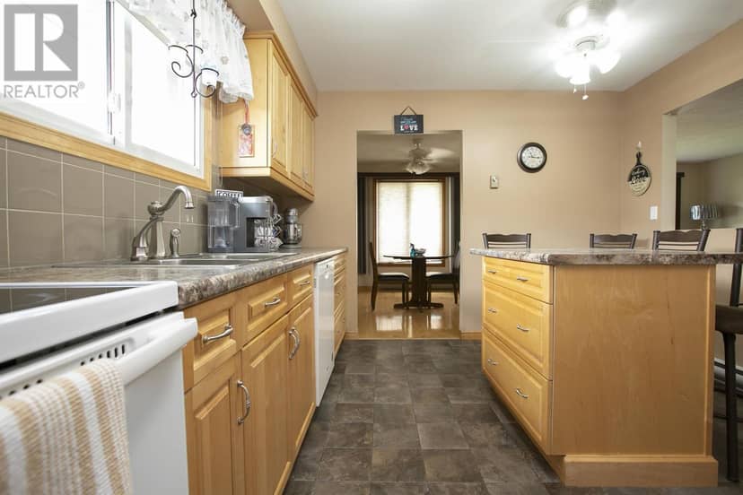 52 Danby RD — photo 18 of 40