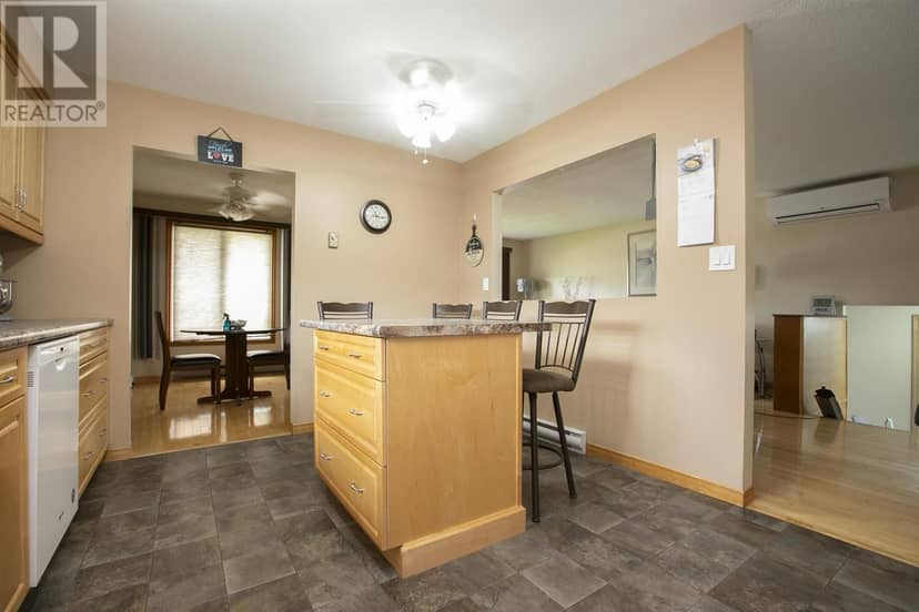 52 Danby RD — photo 17 of 40