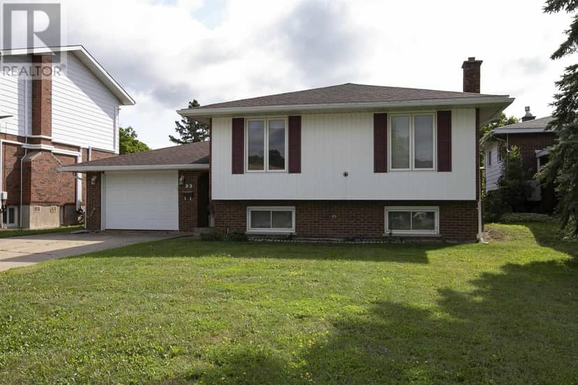 52 Danby RD — photo 2 of 40