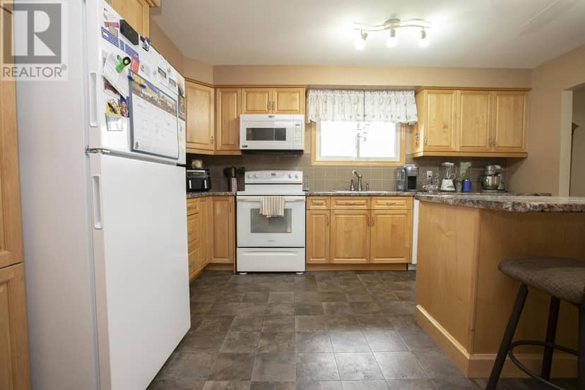 52 Danby RD — photo 15 of 40