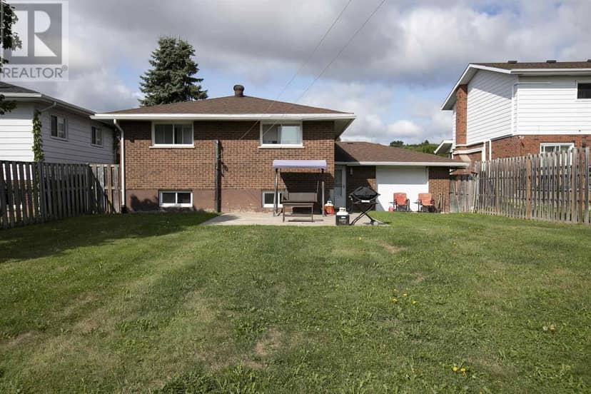 52 Danby RD — photo 5 of 40