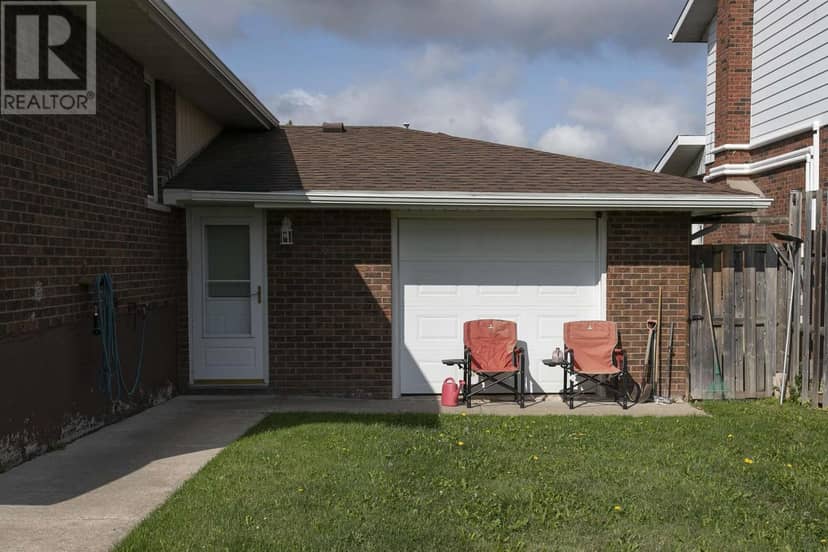 52 Danby RD — photo 7 of 40