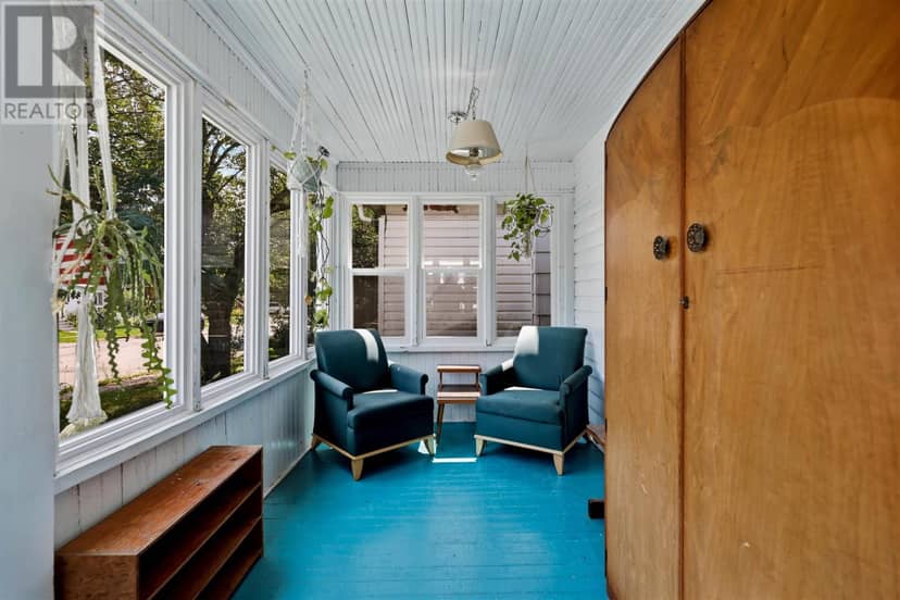 317 Wilson ST — photo 4 of 38