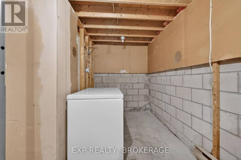 78 - 115 Wright Crescent — photo 34 of 40