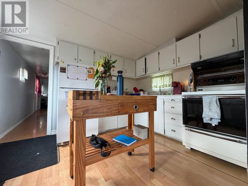 4 LeMarquis Drive — photo 11 of 15