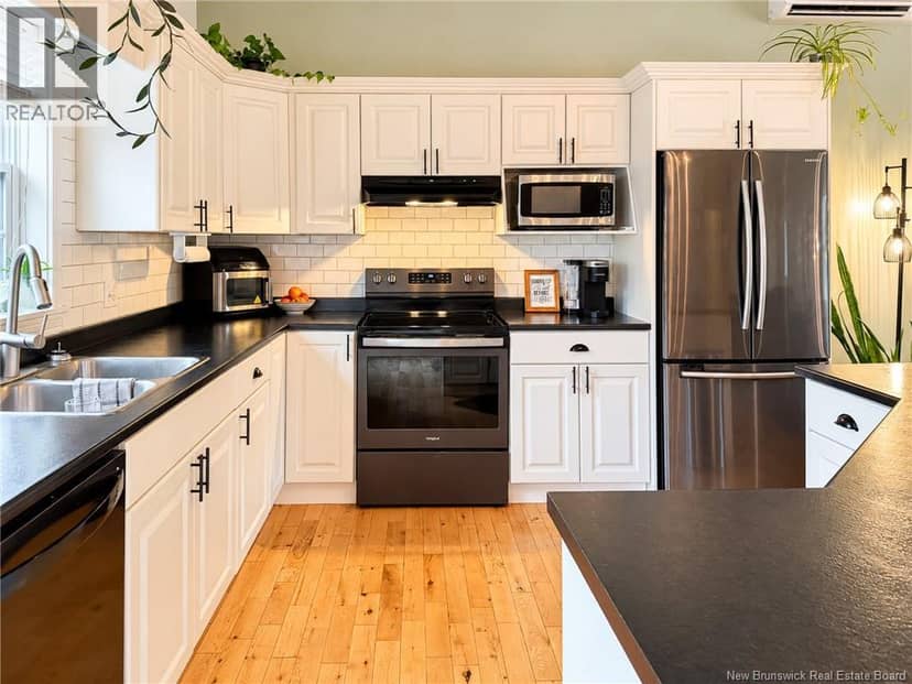 3 Amanda Street — photo 10 of 40