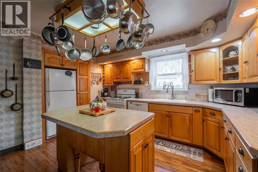 438 Emmeline STREET — photo 12 of 38