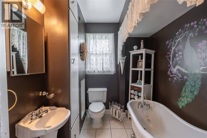 438 Emmeline STREET — photo 13 of 38