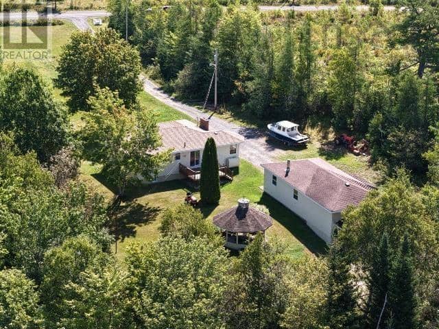 482 Intervale Road — photo 5 of 40