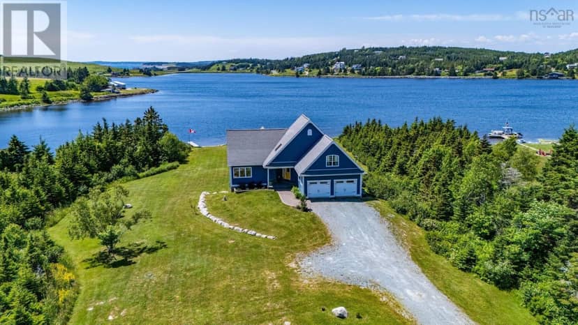 4 Emerald Drive — photo 1 of 40