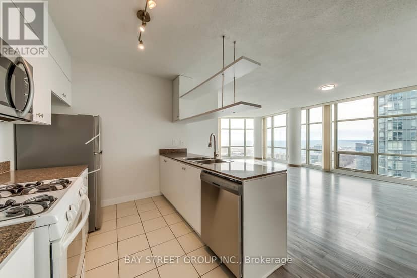3912 - 35 Mariner Terrace — photo 15 of 40