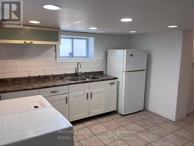 89 Finch Avenue E — photo 5 of 17
