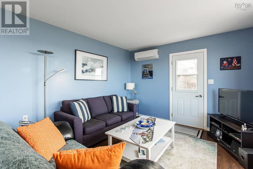 5015 Shore Road W — photo 17 of 25