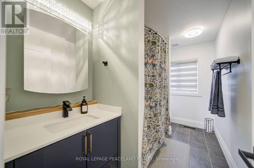 21 Don Hadden Crescent — photo 29 of 40