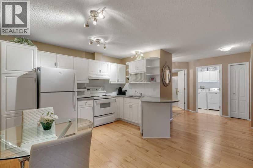 215, 10 Sierra Morena Mews SW — photo 20 of 40