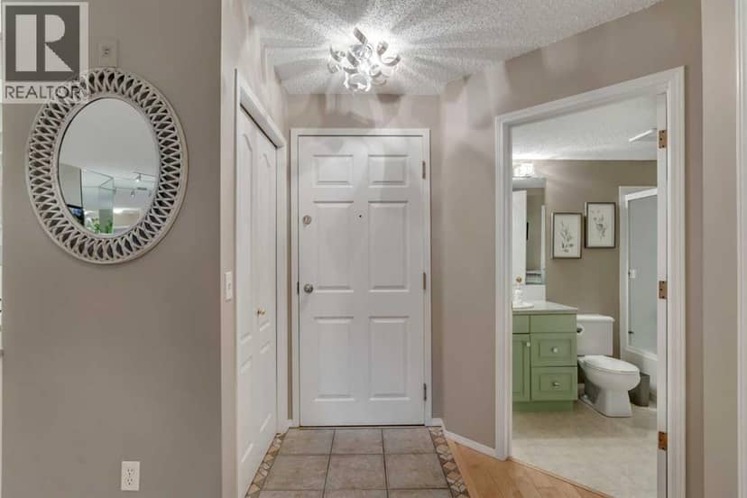 215, 10 Sierra Morena Mews SW — photo 13 of 40