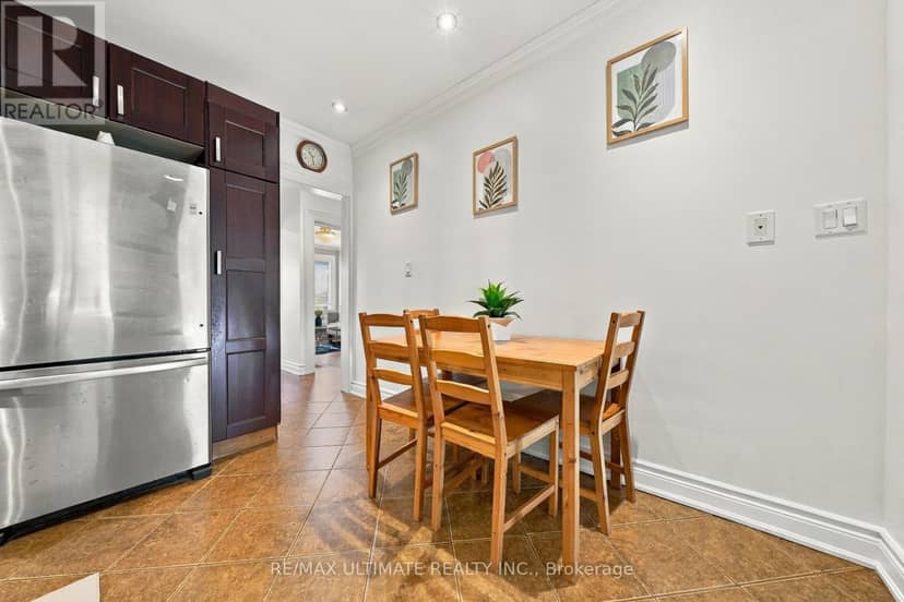 372 Blackthorn Avenue, Toronto, photo 6