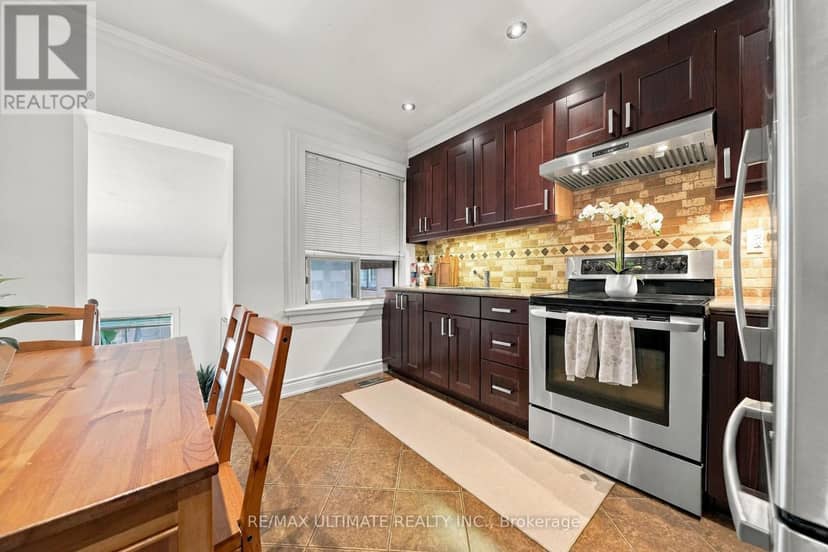 372 Blackthorn Avenue, Toronto, photo 8