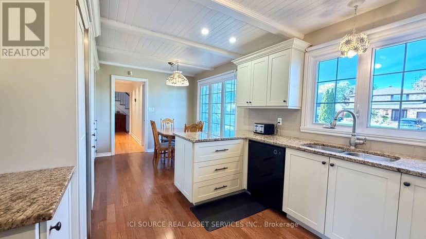 1920 Belvedere Crescent — photo 11 of 36