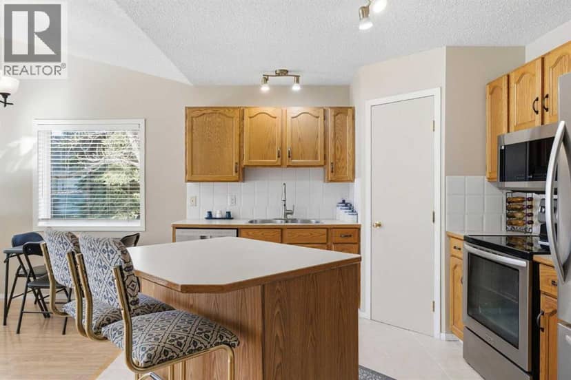 110 Somervale Point SW — photo 9 of 40
