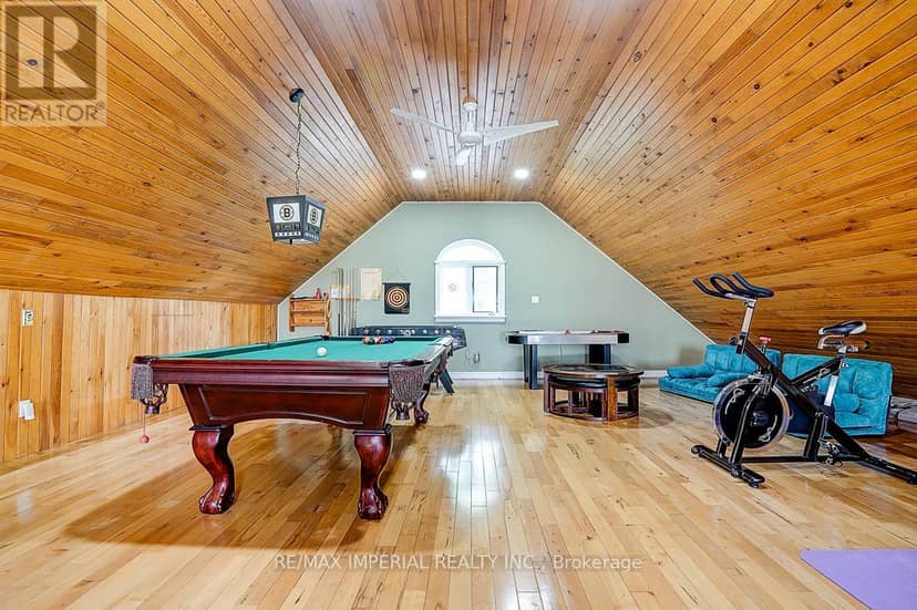 102 Percy Crescent — photo 16 of 40