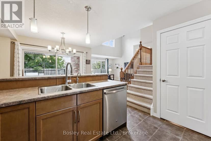 8 Walker Way — photo 12 of 40