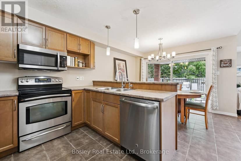8 Walker Way — photo 11 of 40