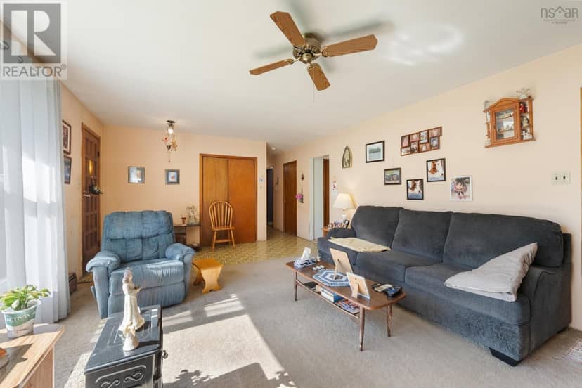 301 Highway 201 — photo 15 of 40
