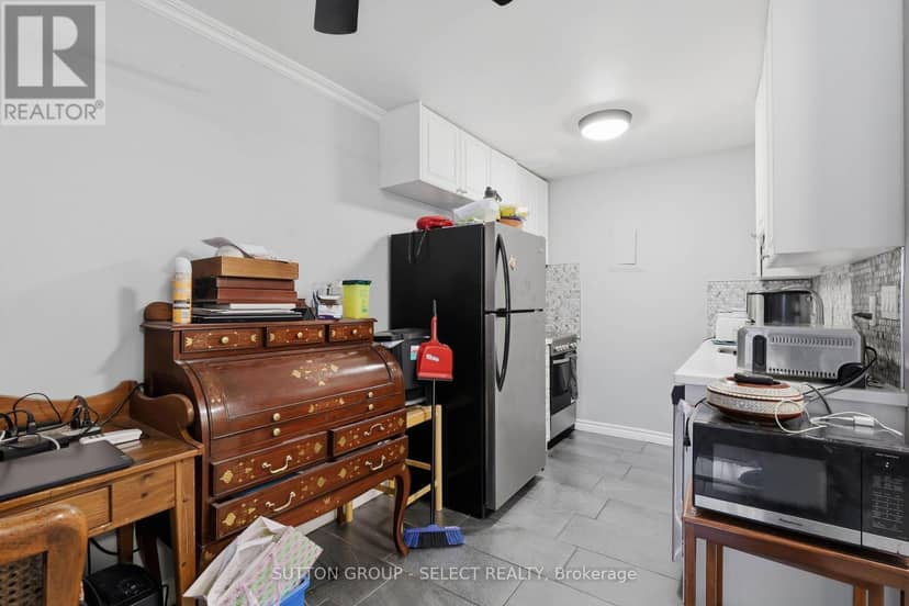 408 - 1102 Jalna Boulevard — photo 16 of 31