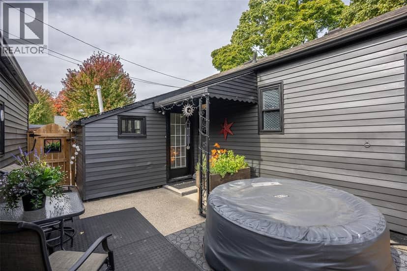 549 Cromwell Street — photo 11 of 19