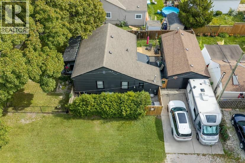 549 Cromwell Street, Sarnia, photo 2