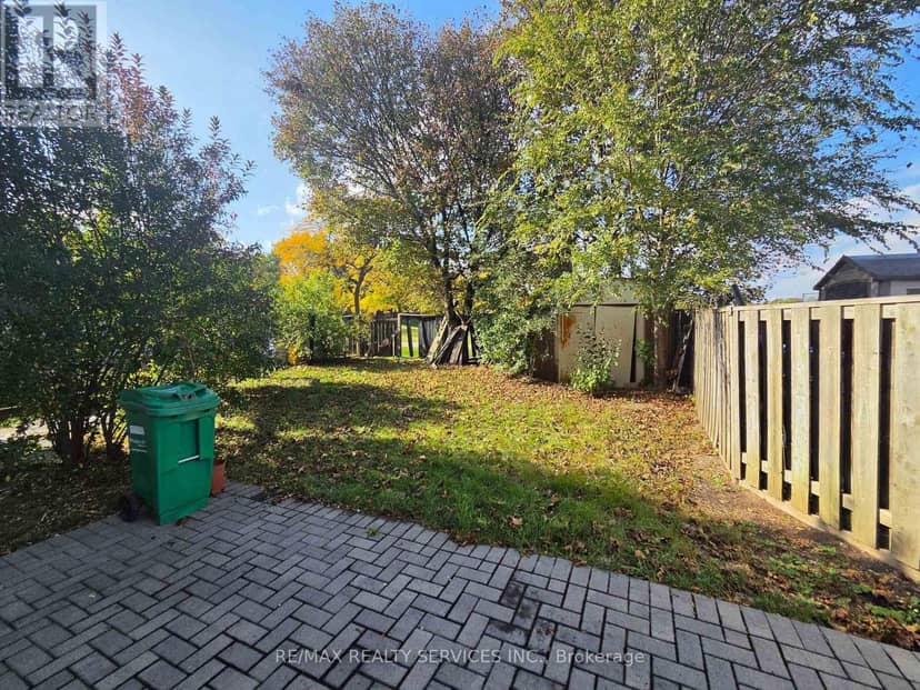 49 Huntingwood Crescent — photo 15 of 17