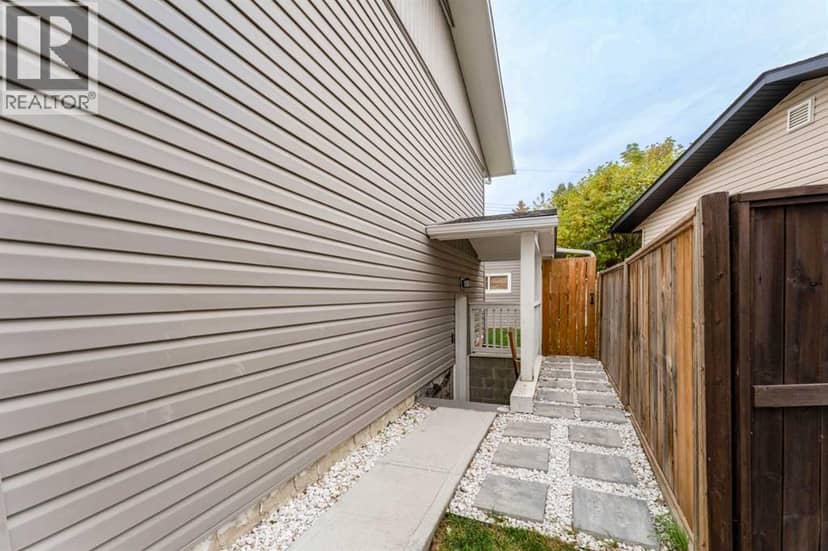 1135 penrith Crescent SE — photo 21 of 40