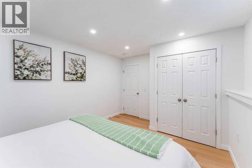 1135 penrith Crescent SE — photo 35 of 40
