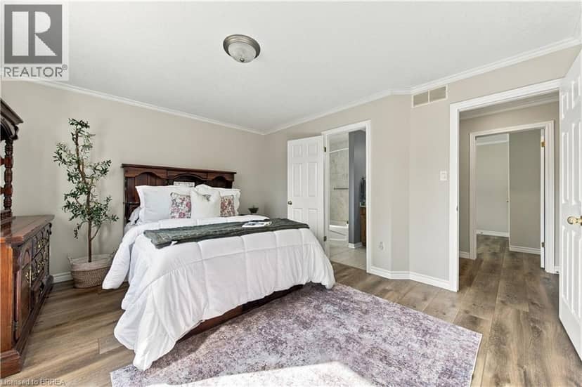 4 MACPHERSON Drive — photo 18 of 40