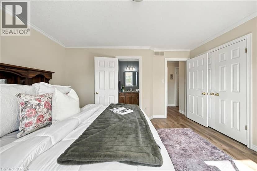 4 MACPHERSON Drive — photo 19 of 40