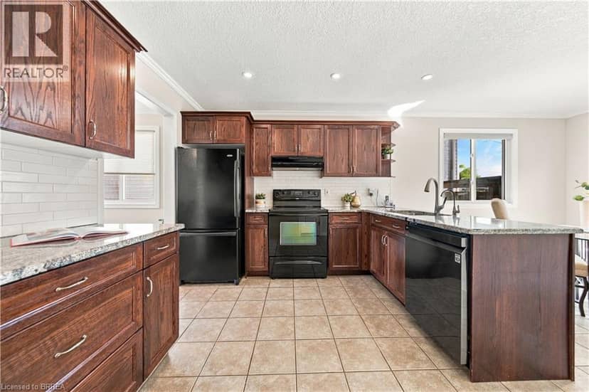 4 MACPHERSON Drive — photo 12 of 40