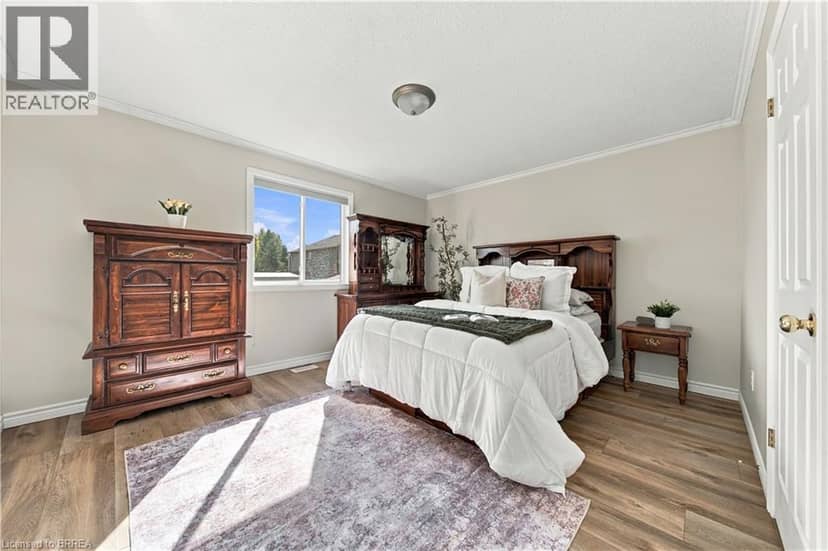 4 MACPHERSON Drive — photo 17 of 40